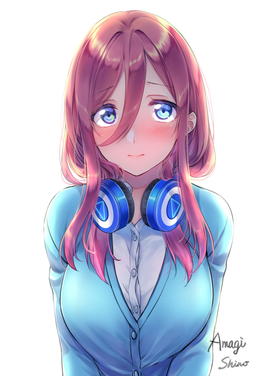 1girl absurdres amagi_shino artist_name blue_cardigan blue_eyes blush breasts buttons closed_mouth colored_eyelashes commentary_request eyebrows_visible_through_hair go-toubun_no_hanayome hair_between_eyes headphones headphones_around_neck highres large_breasts long_hair long_sleeves looking_at_viewer nakano_miku pink_hair shirt simple_background smile solo upper_body white_background white_shirt