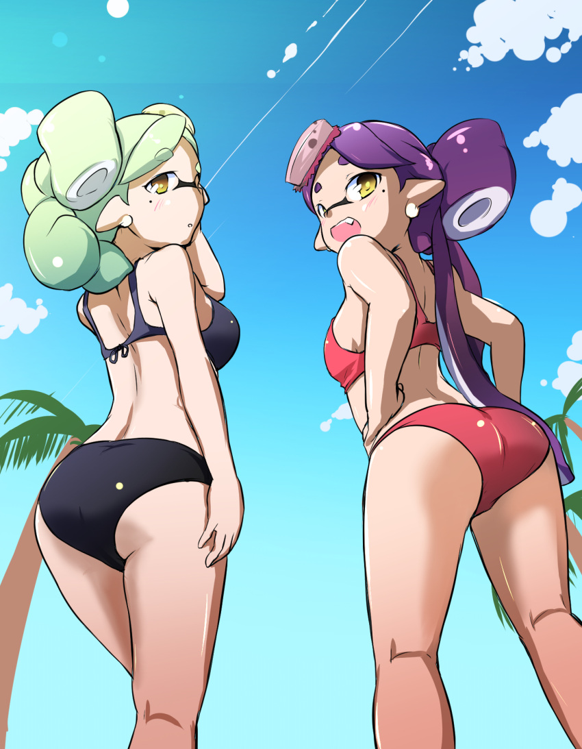 2girls aori_(splatoon) ass back bikini black_bikini blue_sky brown_eyes clouds cloudy_sky commentary contrail_k day domino_mask earrings from_behind grey_hair hand_in_hair hands_on_hips highres hotaru_(splatoon) jewelry kneepits long_hair looking_at_viewer looking_back mask medium_hair multiple_girls open_mouth outdoors palm_tree parted_lips pointy_ears purple_hair red_bikini sky smile splatoon_(series) standing swimsuit toraneko555 tree very_long_hair yellow_eyes