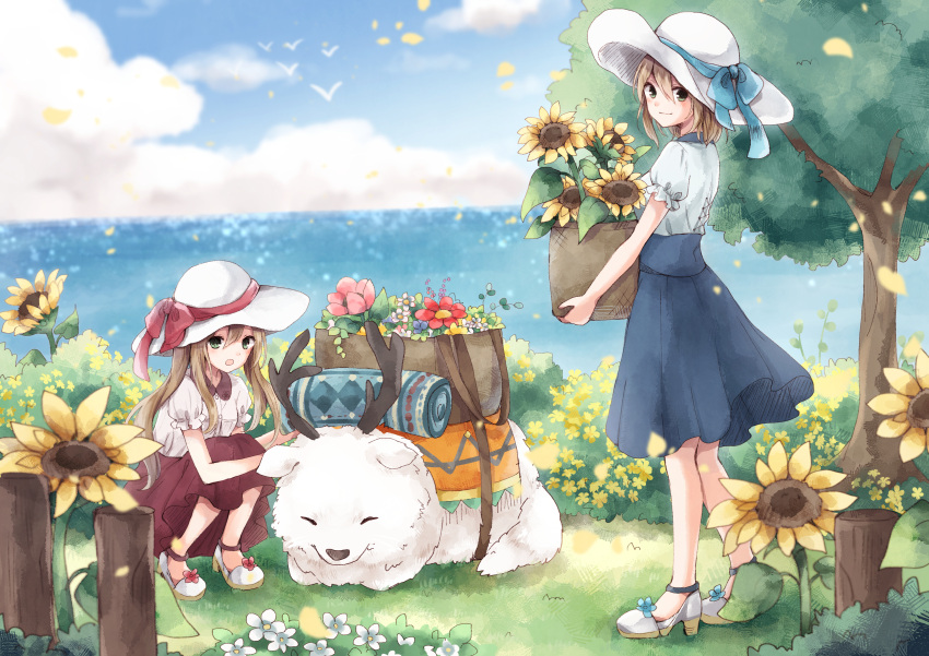 2girls absurdres animal blonde_hair commentary flower green_eyes hat highres holding long_hair looking_at_viewer multiple_girls ocean original outdoors short_hair squatting sun_hat sunflower tukimisou0225