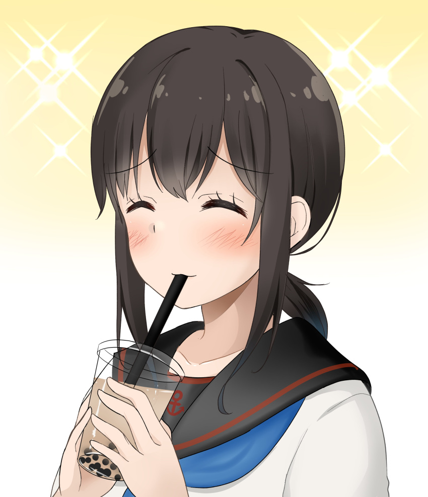 1girl absurdres black_hair black_sailor_collar bubble_tea closed_eyes drinking eyebrows_visible_through_hair gradient gradient_background highres kantai_collection kiyu_fuyuki low_ponytail sailor_collar school_uniform serafuku short_hair short_ponytail sidelocks simple_background smile solo upper_body white_background