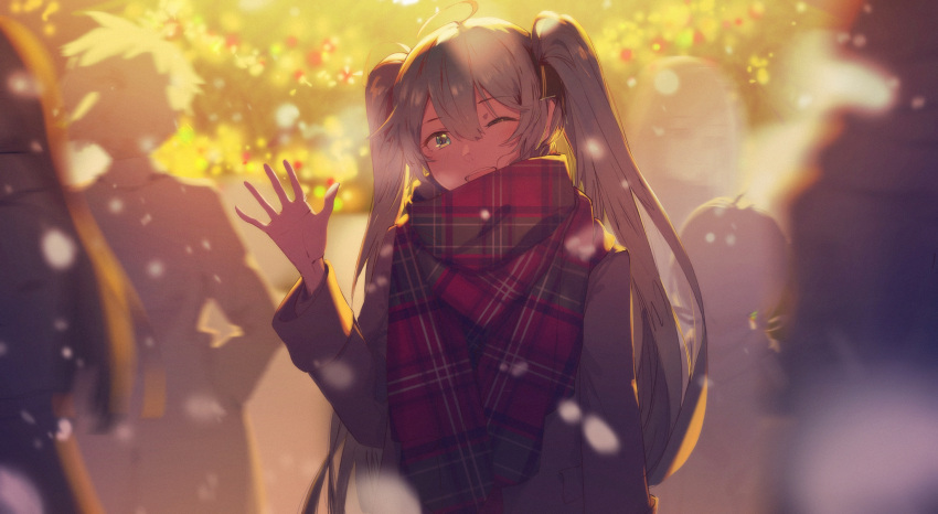 1girl ;d aqua_hair bangs blurry blush christmas christmas_tree coat depth_of_field green_eyes grey_coat hair_between_eyes hatsune_miku head_tilt highres hua_ben_wuming long_hair long_sleeves looking_at_viewer one_eye_closed open_hand open_mouth plaid plaid_scarf red_scarf scarf scarf_over_mouth smile snowing solo_focus spread_fingers twintails upper_body vocaloid waving winter_clothes