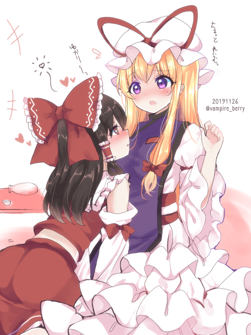 2girls artist_name ass bangs bare_shoulders black_hair blonde_hair blush bow brown_eyes commentary_request detached_sleeves dress eye_contact frilled_bow frilled_shirt_collar frills from_behind hair_bow hakurei_reimu hand_up hat hat_ribbon heart heart-shaped_pupils highres layered_dress long_hair long_sleeves looking_at_another midriff_peek mob_cap multiple_girls nose_blush open_mouth ougi_hina parted_lips red_bow red_ribbon red_skirt ribbon skirt skirt_set symbol-shaped_pupils tabard tokkuri touhou translation_request twitter_username violet_eyes white_background white_dress white_headwear yakumo_yukari yuri
