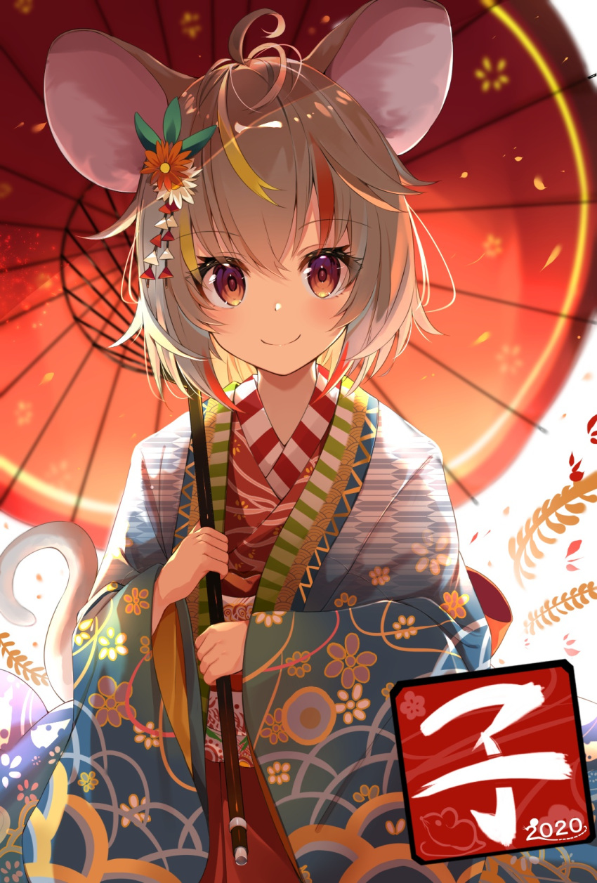 1girl 2020 animal_ears bangs blonde_hair blue_kimono brown_eyes brown_hair commentary_request copyright_request eyebrows_visible_through_hair flower hair_flower hair_ornament highres holding holding_umbrella japanese_clothes kimono kurokuro_illust long_sleeves mouse_ears mouse_tail multicolored_hair new_year orange_flower oriental_umbrella red_umbrella short_hair smile solo tail two-tone_hair umbrella wide_sleeves