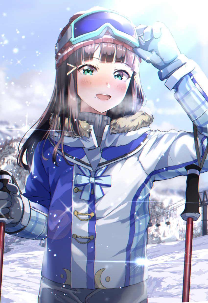 1girl :d absurdres arm_up bangs beanie black_hair blue_bow blue_gloves blunt_bangs blush bow breath day eyebrows_visible_through_hair eyewear_on_head fur_collar gloves goggles goggles_on_head green_eyes hair_ornament hairclip hat highres kurosawa_dia long_hair long_sleeves looking_at_viewer love_live! love_live!_sunshine!! mole mole_under_mouth open_mouth outdoors red_headwear shaka_(staito0515) ski_lift ski_pole smile snow solo sparkle sunlight turtleneck two-tone_coat upper_body upper_teeth winter