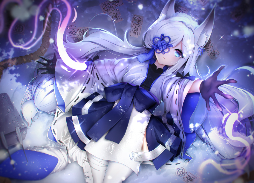 1girl absurdres animal_ear_fluff animal_ears azur_lane bandaged_leg bandages black_gloves blue_bow blue_eyes blue_sash bow commentary fox_ears fox_tail gloves hair_over_one_eye highres hitodama huge_filesize japanese_clothes kasumi_(azur_lane) kimono long_hair long_sleeves looking_at_viewer low-tied_long_hair lying ofuda on_back ribbon-trimmed_sleeves ribbon_trim rope sash snow solo tail thigh-highs tsukimaru two-tone_dress very_long_hair waist_bow white_hair white_legwear wide_sleeves
