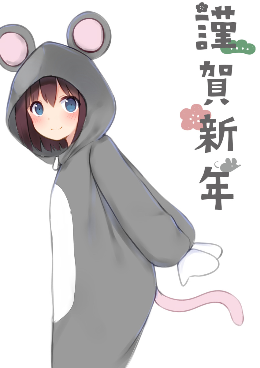 1girl animal_costume animal_ears animal_hood bangs blue_eyes blush brown_hair chinese_zodiac closed_mouth commentary_request eyebrows_visible_through_hair fake_animal_ears hair_between_eyes highres hood hood_up kake_kan long_sleeves mittens mouse_costume mouse_ears mouse_girl mouse_hood mouse_tail original puffy_long_sleeves puffy_sleeves short_hair simple_background smile solo tail translation_request white_background white_mittens year_of_the_rat