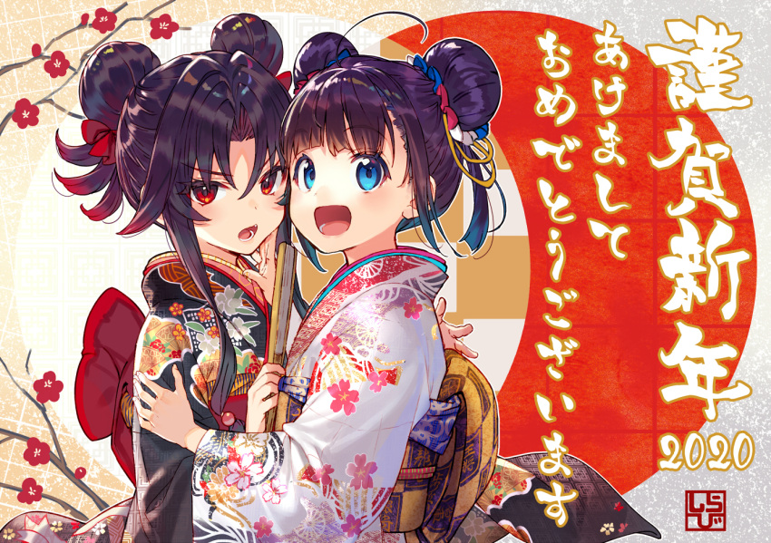 2020 2girls :d ahoge bangs black_hair black_kimono blue_eyes bow closed_fan commentary_request double_bun eyebrows_visible_through_hair fan floral_print flower folding_fan hair_bow hinatsuru_ai holding holding_fan japanese_clothes kimono long_hair multiple_girls open_mouth parted_bangs print_kimono red_bow red_eyes red_flower ryuuou_no_oshigoto! shirabi sidelocks smile translation_request tree_branch v-shaped_eyebrows white_kimono yashajin_ai