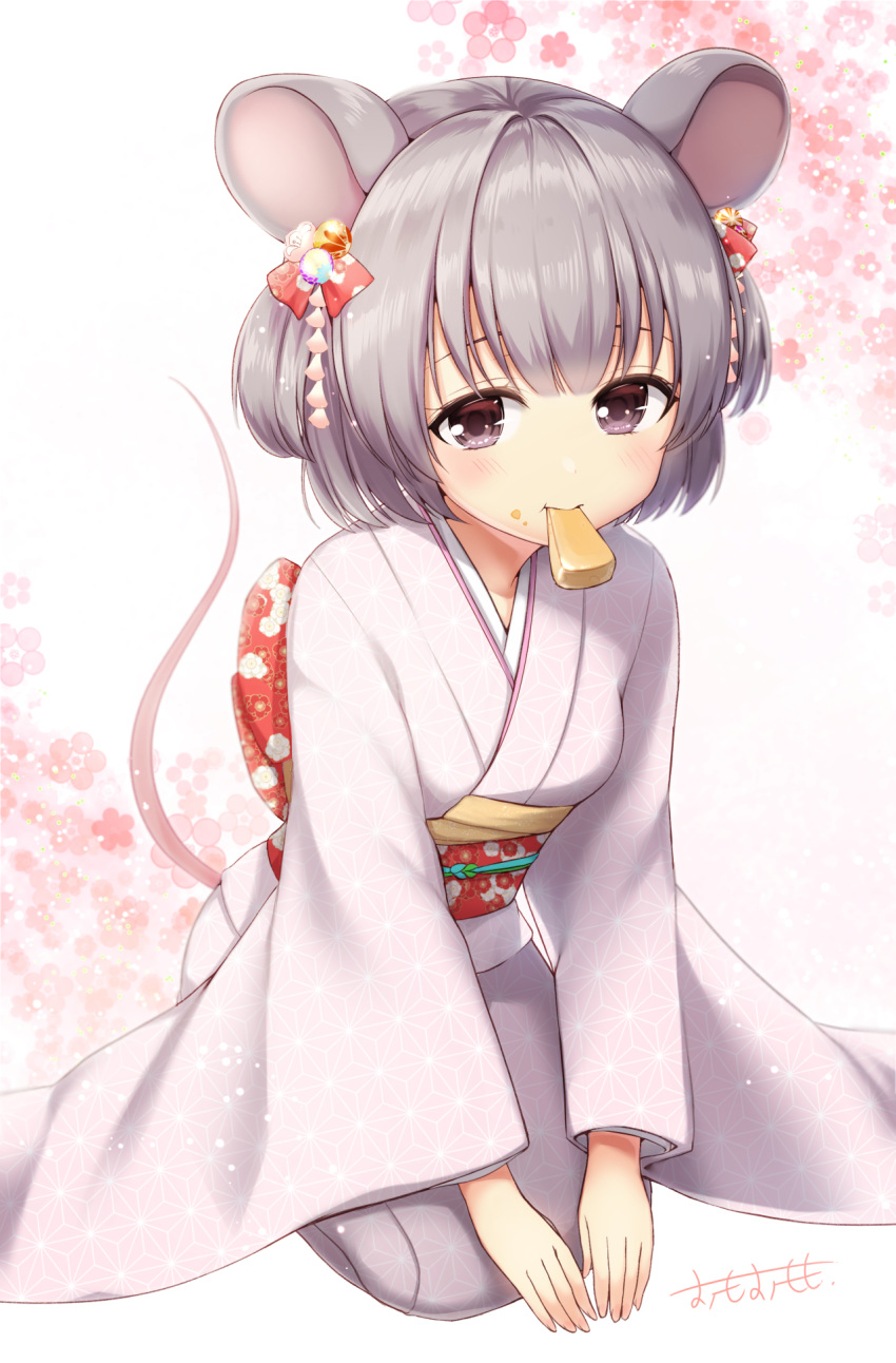 1girl animal_ears bangs blush bow brown_eyes cheese chinese_zodiac commentary_request eyebrows_behind_hair floral_background floral_print food food_in_mouth food_on_face full_body grey_hair hair_ornament highres japanese_clothes kimono long_sleeves looking_at_viewer mouse_ears mouse_girl mouse_tail mouth_hold obi omoomomo original pink_kimono red_bow sash short_hair signature solo tail tail_raised year_of_the_rat