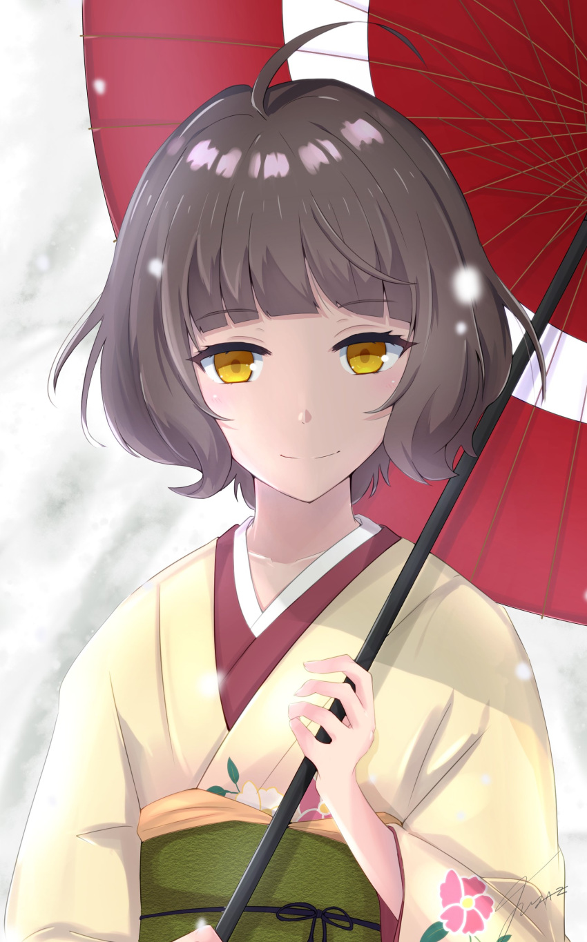 1girl absurdres ahoge alternate_costume bangs blunt_bangs blush brown_hair eyebrows_visible_through_hair eyelashes floral_print highres holding japanese_clothes kantai_collection kimono kishinami_(kantai_collection) looking_at_viewer misaki_yunosu no_pupils obi oriental_umbrella sash short_hair smile snow snowing solo umbrella yellow_eyes yellow_kimono