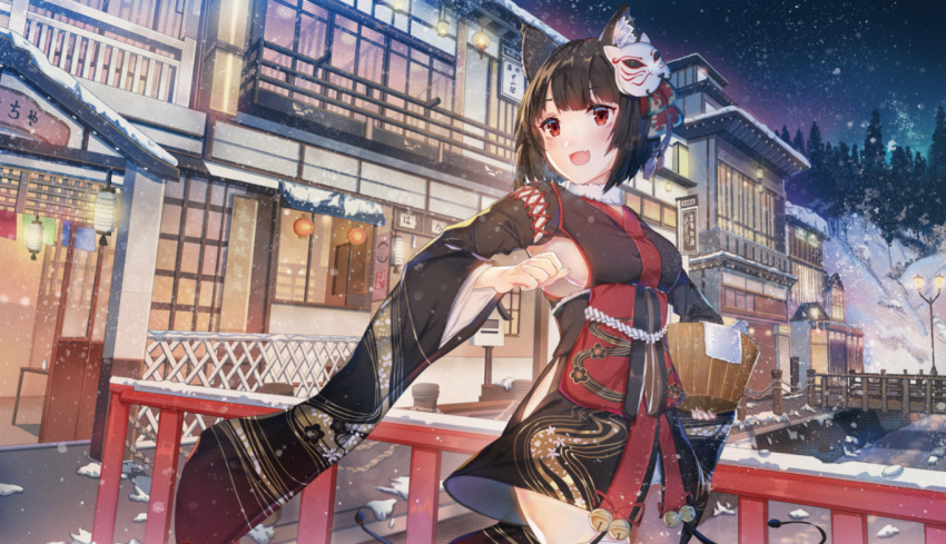 1girl animal_ear_fluff animal_ears architecture azur_lane bangs bell black_hair breasts bridge cat_ears cat_mask commentary_request corpse_(pixiv) east_asian_architecture japanese_clothes kimono lamppost lantern large_breasts mask mask_on_head open_mouth outdoors paper_lantern red_eyes river short_hair short_kimono shouji sideboob sliding_doors smile snow snowing solo town yamashiro_(azur_lane)