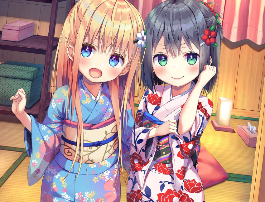 2girls :d asa_no_ha black_hair blonde_hair blue_eyes blue_kimono blush box curtains floral_print flower green_eyes hair_flower hair_ornament hand_up highres indoors japanese_clothes kimono kugai_(mimikaki_rifure) lantern long_hair mimikaki_rifure multiple_girls obi official_art open_mouth pillow sash shelf shinobu_(mimikaki_rifure) short_hair smile tatami tissue_box