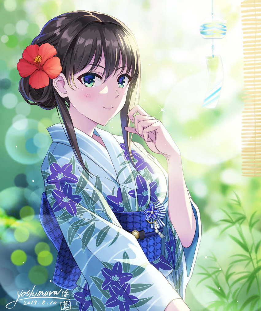 1girl alternate_hairstyle brown_hair day floral_print flower grass green_eyes hair_bun hair_flower hair_ornament hand_up highres idolmaster idolmaster_cinderella_girls japanese_clothes kimono light_particles obi sash shibuya_rin smile solo sudare summer tazu twitter_username wind_chime yukata