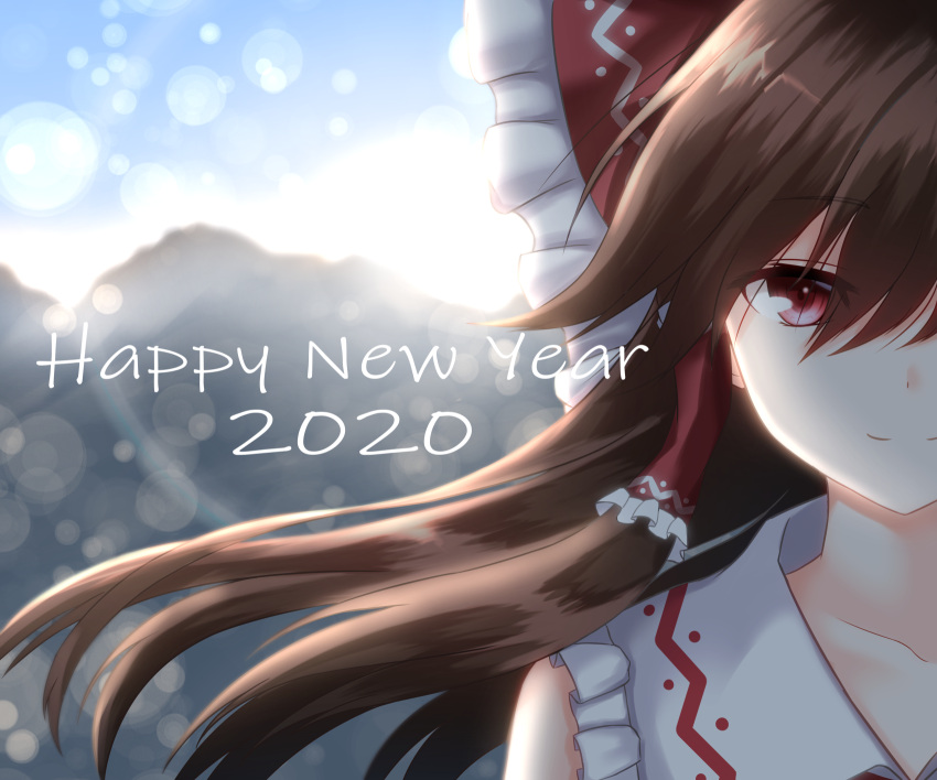 1girl 2020 bangs blurry blurry_background bow brown_hair closed_mouth collarbone eyebrows_visible_through_hair floating_hair frilled_bow frilled_hair_tubes frills hair_between_eyes hair_bow hair_tubes hakurei_reimu happy_new_year highres long_hair looking_at_viewer new_year portrait print_bow red_bow red_eyes shiny shiny_hair shiranui_(wasuresateraito) smile solo touhou