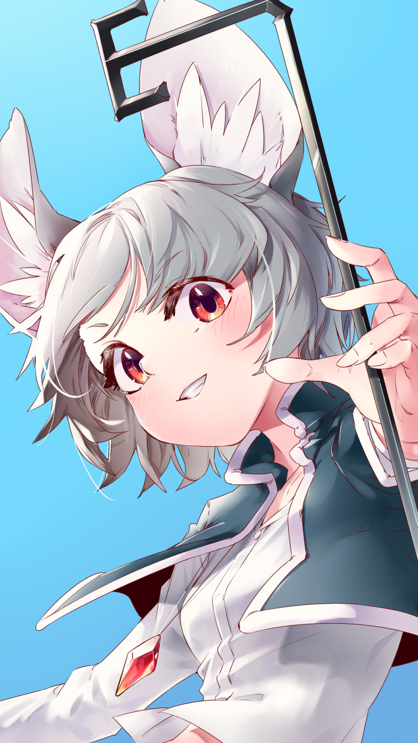 1girl absurdres animal_ears bangs blue_background capelet dowsing_rod grey_hair highres jewelry kibayashi_kimori looking_at_viewer mouse_ears nazrin pendant red_eyes shirt short_hair simple_background smile solo touhou white_shirt