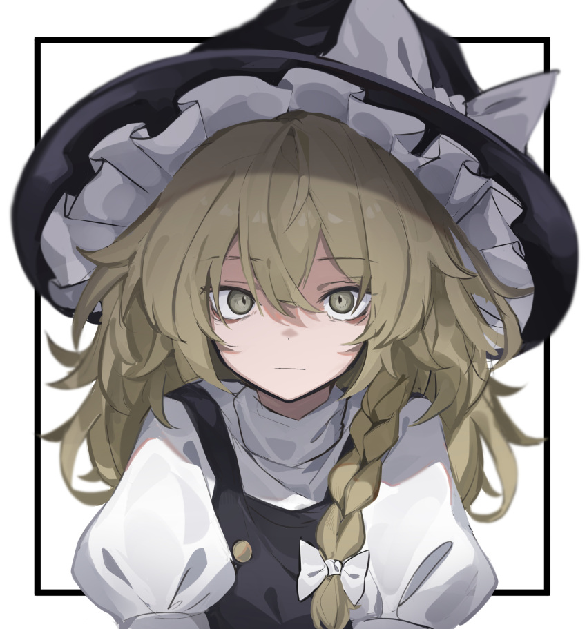 1girl bags_under_eyes blonde_hair border bow braid closed_mouth expressionless frilled_sleeves frills hair_between_eyes hair_bow hat hat_bow highres hisha_(kan_moko) kirisame_marisa long_hair looking_at_viewer outside_border puffy_sleeves simple_background solo touhou upper_body white_background white_border wizard_hat