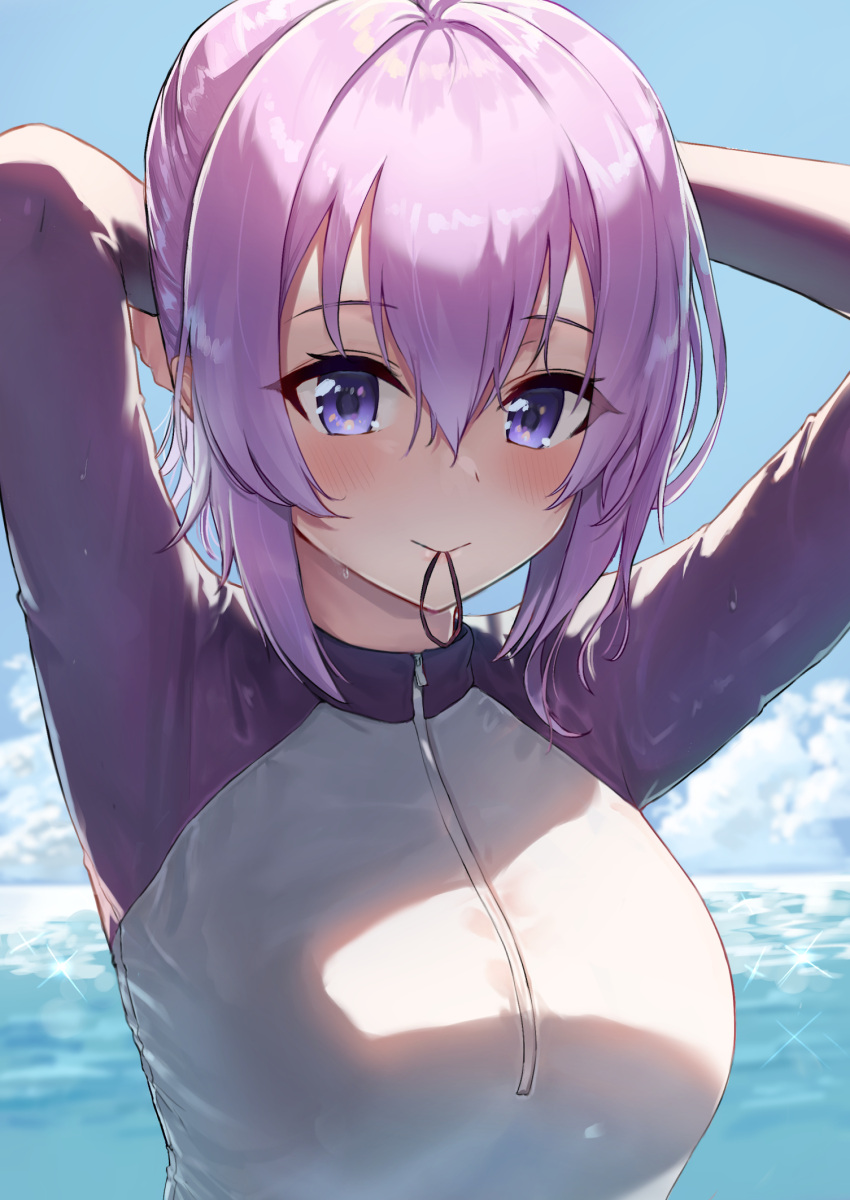 1girl arms_behind_head arms_up bangs blue_sky blush breasts closed_mouth commentary_request fate/grand_order fate_(series) hair_between_eyes hair_tie_in_mouth highres jjeono large_breasts lavender_hair looking_at_viewer mash_kyrielight medium_breasts mouth_hold ocean one-piece_swimsuit raglan_sleeves short_hair sky solo sunlight swimsuit tying_hair upper_body violet_eyes water wet wetsuit zipper