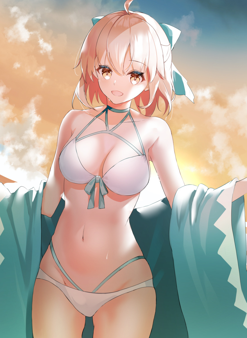1girl ahoge bangs bikini blonde_hair blue_bow bow breasts commentary_request cowboy_shot fate/grand_order fate_(series) groin hair_between_eyes hair_bow highres koha-ace looking_at_viewer medium_breasts okita_souji_(fate) okita_souji_(fate)_(all) outdoors short_hair smile solo standing swimsuit tukise_33 white_bikini yellow_eyes