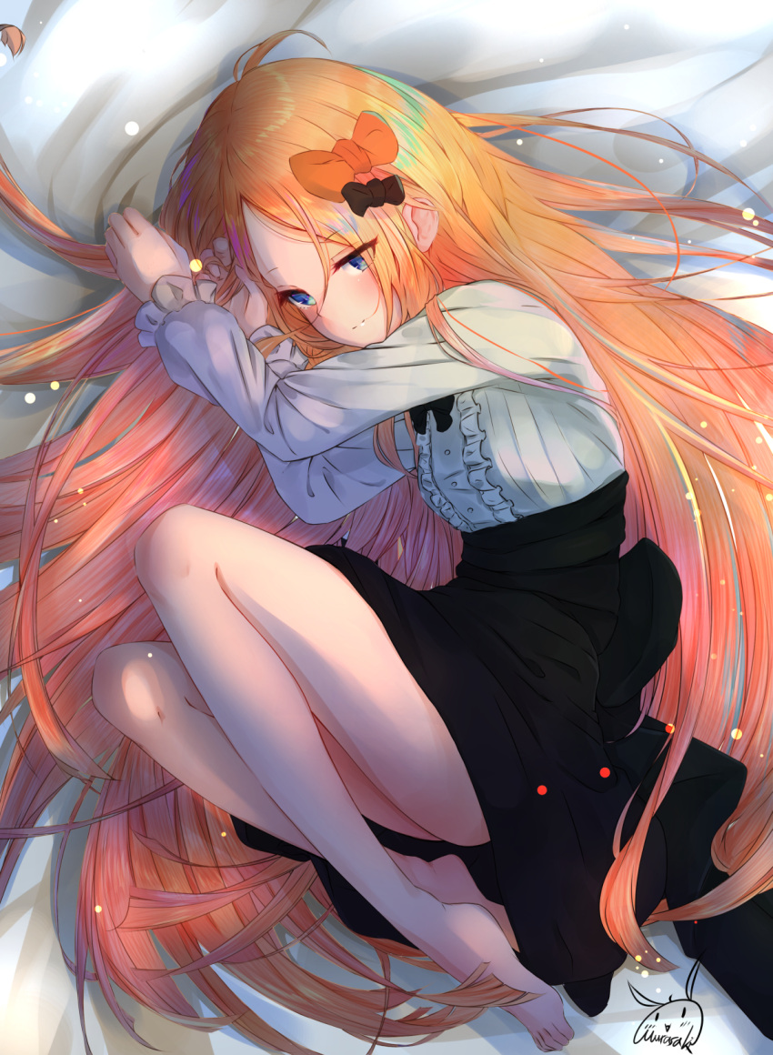 1girl abigail_williams_(fate/grand_order) bangs barefoot black_bow black_neckwear black_skirt blonde_hair blue_eyes blush bow bowtie breasts center_frills dress_shirt fate/grand_order fate_(series) forehead hair_bow highres legs long_hair long_sleeves looking_at_viewer lying multiple_bows on_side orange_bow parted_bangs purple_(jobseeking) shirt skirt small_breasts smile solo white_shirt
