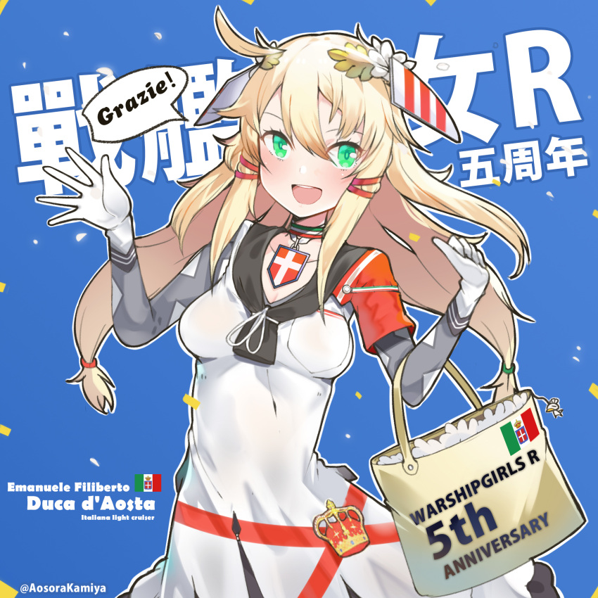 1girl aosora_kamiya bag bangs blonde_hair blue_background carrying character_name commentary_request copyright_name crown dress emanuele_filiberto_duca_d'aosta_(warship_girls_r) gloves green_eyes hair_ornament hair_tie highres italian_flag italian_text jewelry long_hair long_sleeves looking_at_viewer low-tied_long_hair medium_dress multicolored_choker open_mouth partial_commentary pendant smile solo standing warship_girls_r waving white_dress white_gloves