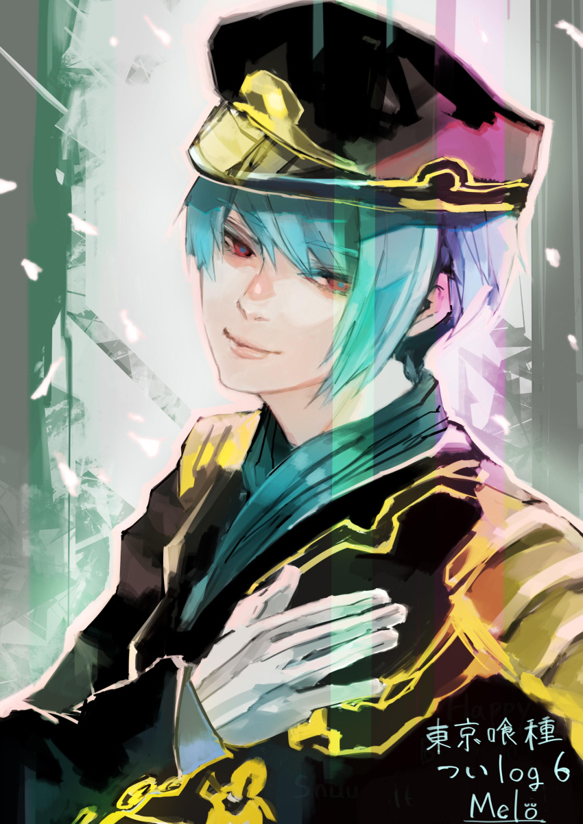 1boy absurdres alternate_costume bangs black_headwear black_jacket commentary_request eyebrows_visible_through_hair gloves green_hair grey_background grey_gloves hand_up highres jacket kyuuba_melo long_sleeves male_focus red_eyes short_hair smile solo tokyo_ghoul translation_request tsukiyama_shuu upper_body