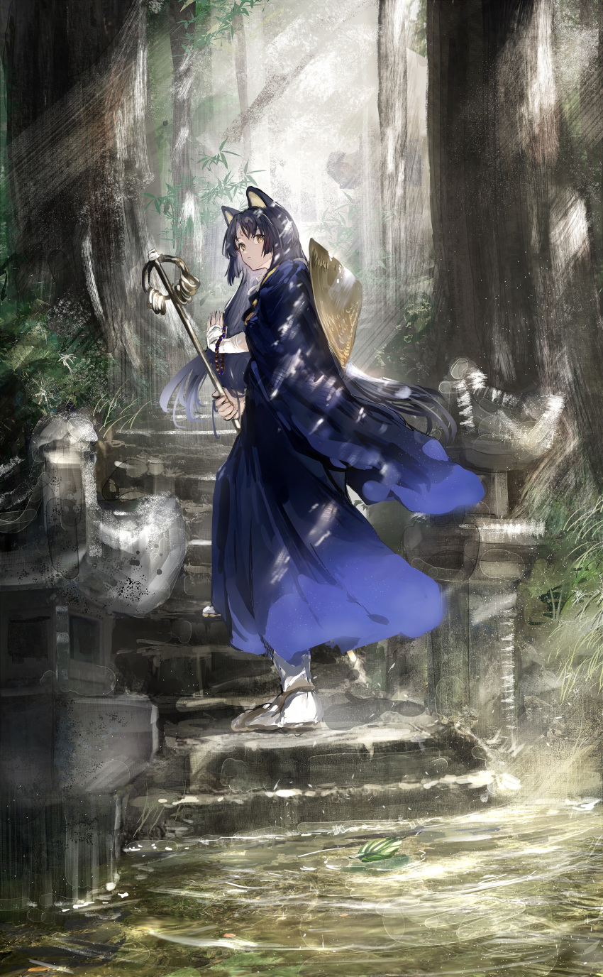 1girl absurdres animal_ears arknights beads black_hair black_kimono dog_ears dog_girl facial_mark forehead_mark gloves hat highres holding holding_staff holding_weapon japanese_clothes kimono knee_pads looking_at_viewer looking_back nanaponi pants prayer_beads puffy_pants purple_gloves purple_kimono purple_pants saga_(arknights) shakujou short_hair solo staff straw_hat weapon