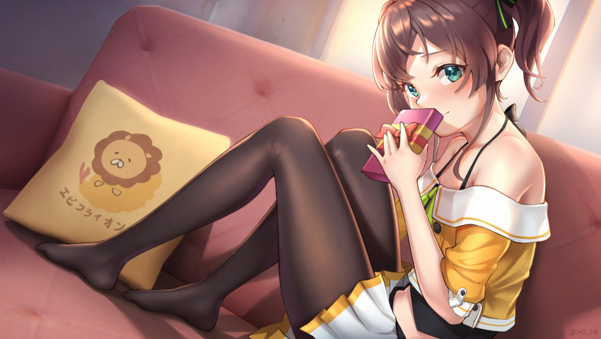1girl blue_eyes blush brown_hair couch gift highres hololive joeychen looking_at_viewer natsuiro_matsuri no_shoes pantyhose pillow side_ponytail sitting solo valentine virtual_youtuber window