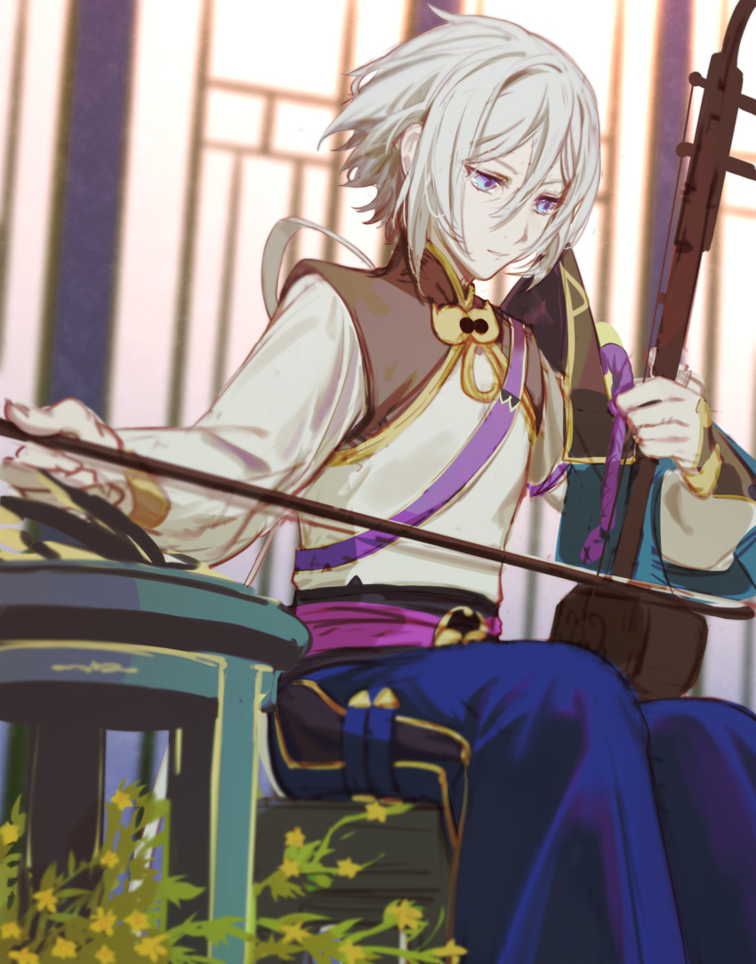 1boy bishounen blue_eyes chinese_clothes csyko erhu fate/grand_order fate_(series) gao_changgong_(fate) grey_hair hair_between_eyes highres instrument male_focus music no_mask playing_instrument short_hair silver_hair sitting solo
