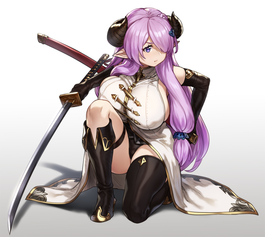 1girl breasts covered_nipples demon_horns draph elbow_gloves fighting_stance gloves granblue_fantasy hair_over_one_eye highres holding holding_sword holding_weapon horns houtengeki huge_breasts large_breasts lavender_hair narmaya_(granblue_fantasy) pointy_ears sheath squatting sword thigh_strap thighs violet_eyes weapon