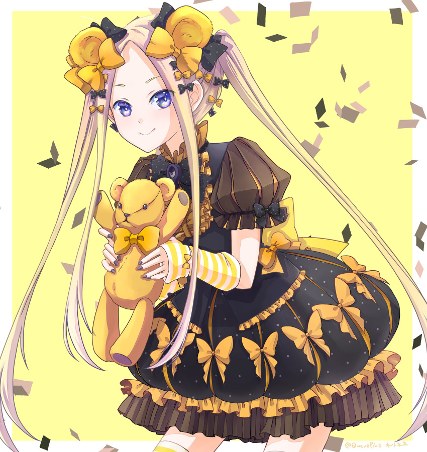 1girl abigail_williams_(fate/grand_order) animal_ears bangs bear_ears black_bow black_dress blonde_hair blue_eyes bow breasts closed_mouth confetti detached_sleeves dress fate/grand_order fate_(series) forehead hair_bow highres kino_and_nene long_hair looking_at_viewer multiple_bows orange_bow parted_bangs polka_dot polka_dot_bow puff_and_slash_sleeves puffy_short_sleeves puffy_sleeves short_sleeves sidelocks simple_background small_breasts smile stuffed_animal stuffed_toy teddy_bear twintails very_long_hair yellow_background