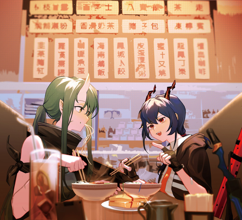 2girls arknights blue_hair bowl cafe ch'en_(arknights) chinese_text chopsticks commentary_request cup dragon_horns drinking_glass eating fingerless_gloves food gloves green_hair highres horns hoshiguma_(arknights) multiple_girls noodles oni_horns plate pointing pointy_ears sandwich scabbard sheath sword table tea ting_(machi_nakahara) translation_request weapon
