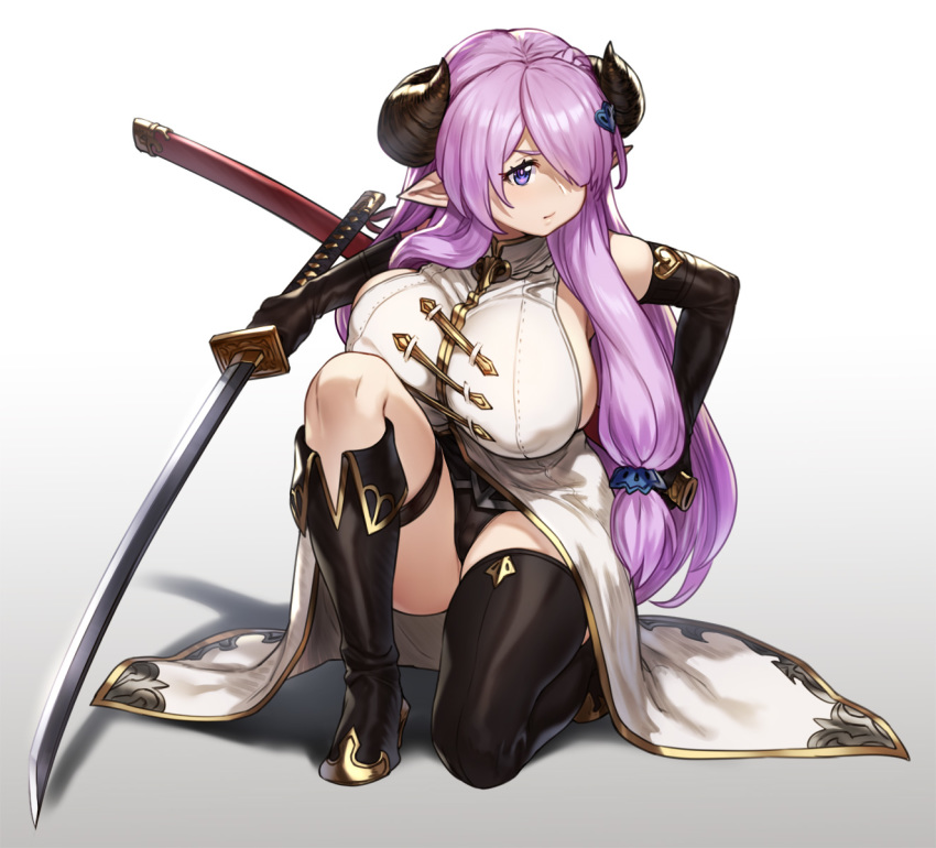 1girl breast_press breasts covered_nipples demon_horns draph elbow_gloves fighting_stance gloves granblue_fantasy hair_over_one_eye highres holding holding_sword holding_weapon horns houtengeki huge_breasts lavender_hair narmaya_(granblue_fantasy) pointy_ears sheath squatting sword thigh_strap thighs violet_eyes weapon