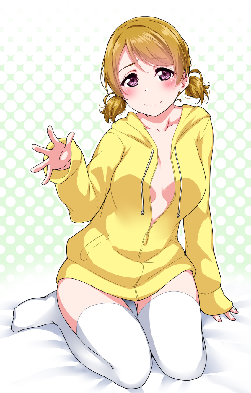 1girl alternate_hairstyle bed_sheet blush breasts brown_hair collarbone commentary_request drawstring green_background halftone halftone_background highres hood hood_down hooded_jacket jacket koizumi_hanayo looking_at_viewer love_live! love_live!_school_idol_project no_bra no_shoes partially_unzipped short_hair short_twintails sitting sleeves_past_wrists small_breasts smile solo thigh-highs twintails violet_eyes white_legwear yellow_jacket yopparai_oni