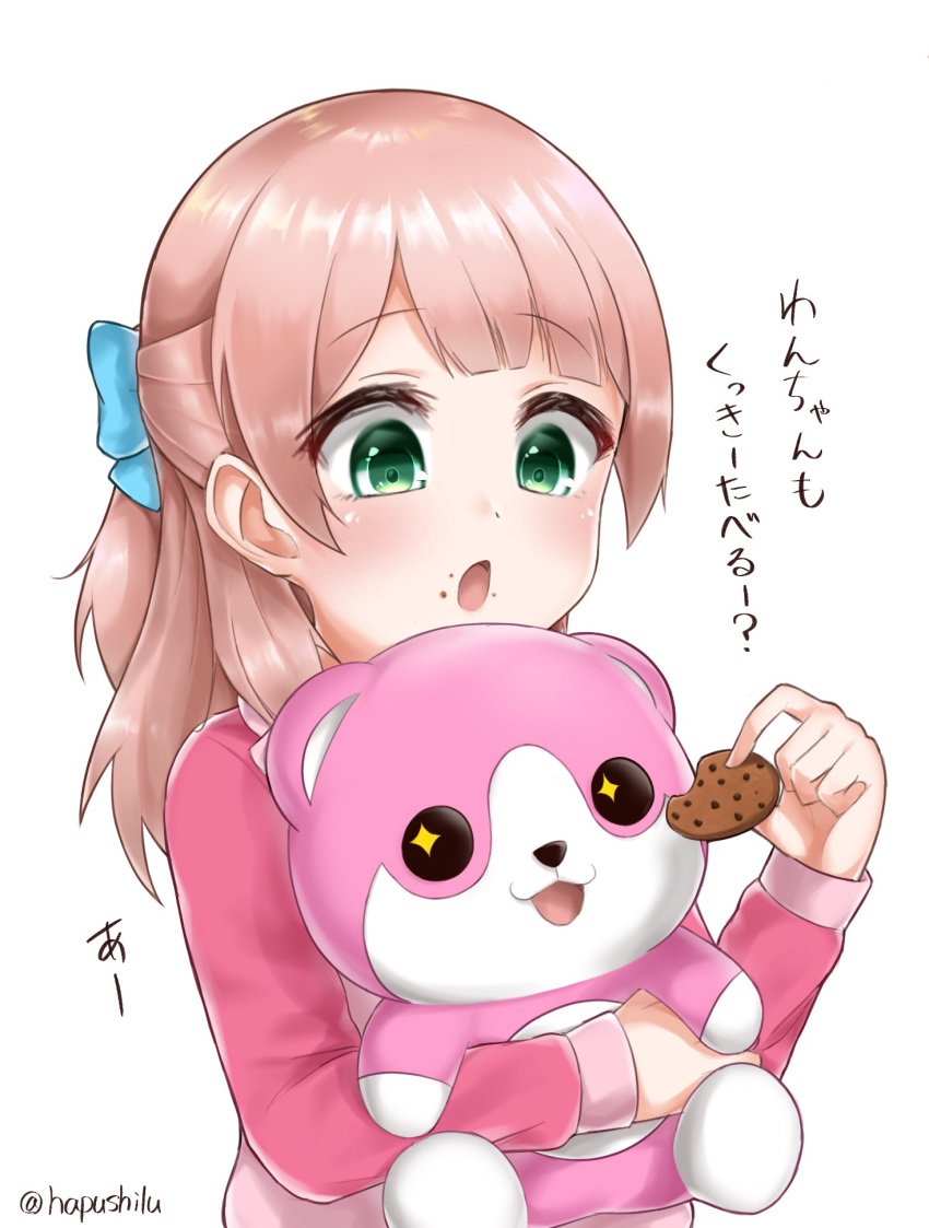 1girl :o bang_dream! bangs blue_bow bow breasts character_doll child commentary_request cookie doll_hug eyebrows_visible_through_hair food food_on_face green_eyes hair_bow half_updo hapushilu highres holding holding_food long_sleeves looking_at_another medium_breasts michelle_(bang_dream!) pink_hair pink_shirt shirt sidelocks simple_background solo stuffed_animal stuffed_toy teddy_bear translated twitter_username two-tone_shirt uehara_himari upper_body white_background younger