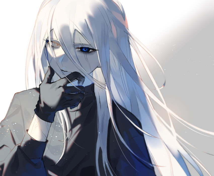 1boy bishounen black_gloves blue_eyes closed_mouth facial_scar gloves hair_between_eyes hand_on_own_face heterochromia highres long_hair male_focus original scar scar_across_eye solo upper_body white_hair zumi_(neronero126)