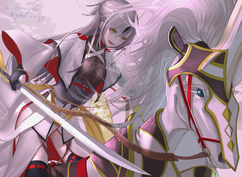 1girl bangs black_gloves black_hair breasts commentary_request eyebrows_visible_through_hair fate/grand_order fate_(series) gloves hair_between_eyes highres holding holding_sword holding_weapon horse katana long_hair looking_at_viewer multicolored_hair nagao_kagetora_(fate) smile solo streaked_hair sword tenpai two-tone_hair very_long_hair weapon white_hair yellow_eyes