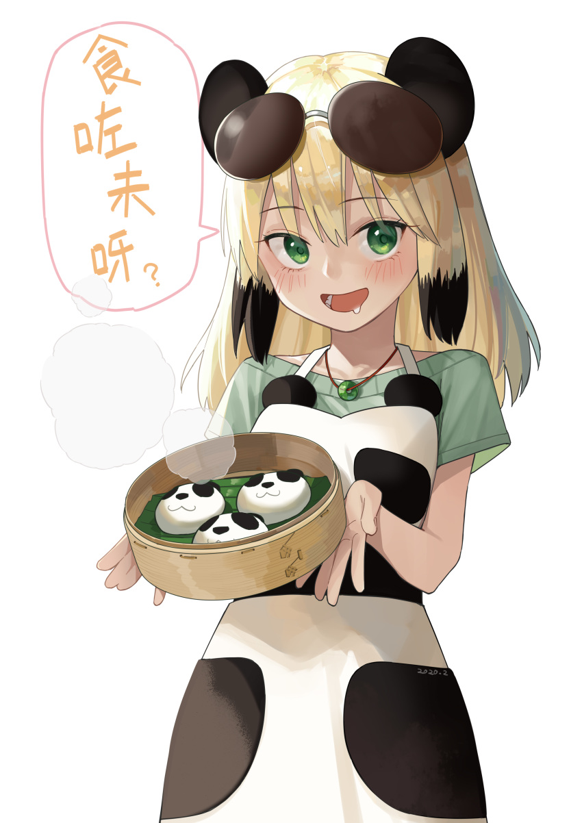 1girl absurdres animal_ears apron black_hair chinese commentary_request drooling food green_eyes guazi hair_between_eyes highres long_sleeves looking_at_viewer medium_hair mei-mei_(murenase!_shiiton_gakuen) multicolored_hair murenase!_shiiton_gakuen panda_ears panda_girl platinum_blonde_hair short_sleeves solo translation_request