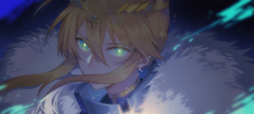 1girl armor artoria_pendragon_(all) artoria_pendragon_(lancer) blonde_hair braid breastplate capelet crown fate/grand_order fate_(series) french_braid fur-trimmed_capelet fur_trim glowing glowing_eyes green_eyes hair_between_eyes hair_over_mouth highres horns long_hair looking_at_viewer solo upper_body yorukun