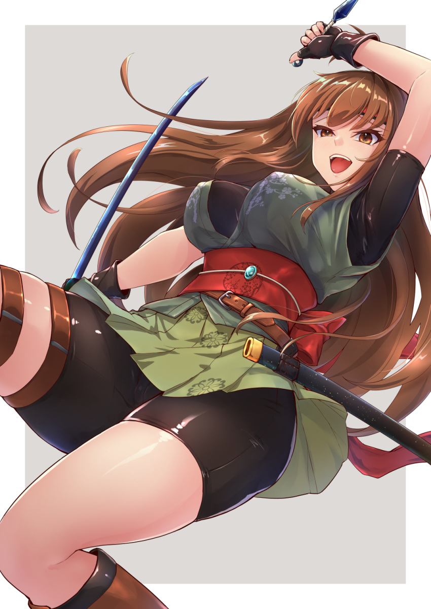 1girl antenna_hair bangs belt bike_shorts black_gloves boots breasts brown_eyes brown_footwear brown_hair commentary_request eyebrows_visible_through_hair gloves grey_background hairband highres holding holding_weapon holster japanese_clothes knee_boots kunai large_breasts long_hair looking_at_viewer ninja obi open_mouth original reverse_grip sash sheath shiny shiny_clothes shiny_hair shiny_skin short_sleeves shorts simple_background sleeveless smile solo sword thigh_holster tori@gununu weapon