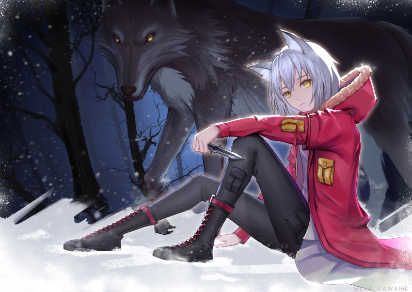 1girl animal animal_ears arknights artist_name bangs bare_tree black_footwear black_pants boots commentary_request cross-laced_footwear dress fur-trimmed_jacket fur_trim grey_dress head_tilt highres holding holding_knife holding_weapon hood hooded_jacket jacket knee_up knife kurozawamaki lace-up_boots left-handed leggings long_sleeves looking_at_viewer pants projekt_red_(arknights) red_jacket reverse_grip short_dress short_hair silver_hair sitting snow tree weapon wolf wolf_ears yellow_eyes