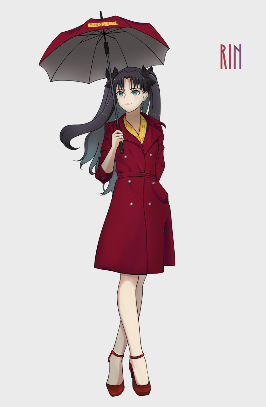 1girl arm_behind_back black_bow bow brown_hair character_name coat coat_dress fate/stay_night fate_(series) floating_hair full_body grey_background hair_bow hair_intakes high_heels highres holding holding_umbrella horikkita long_hair long_sleeves pumps red_coat red_footwear red_umbrella shiny shiny_hair simple_background solo standing tohsaka_rin toosaka_rin type-moon ufotable umbrella very_long_hair