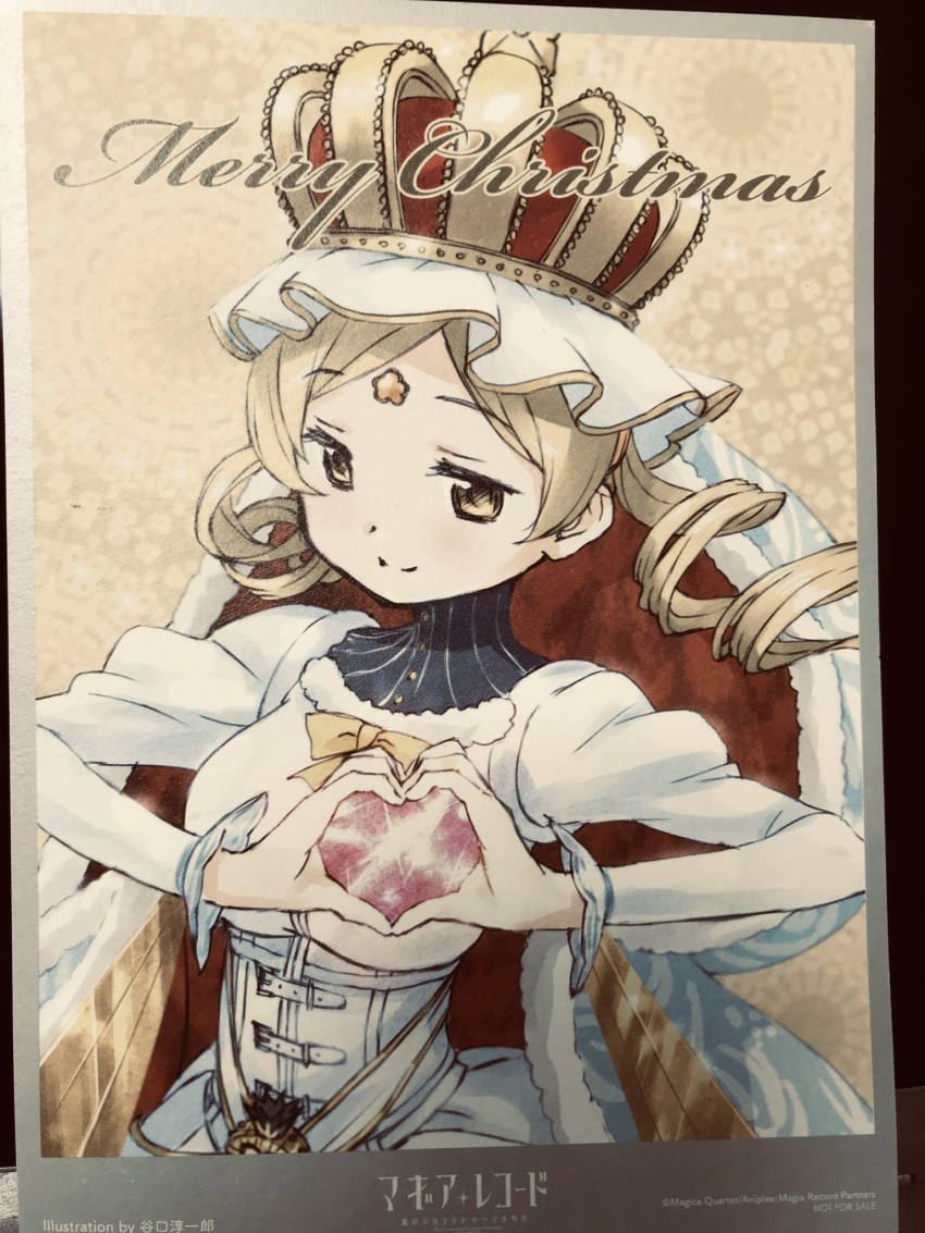 1girl alternate_costume artist_name beige_background blonde_hair breasts buttons cape closed_mouth commentary_request copyright_name corset crown dot_nose drill_hair english_text eyebrows_visible_through_hair frilled_sleeves frills fur-trimmed_cape fur_trim half-closed_eyes hands_up happy heart heart_hands highres holy_mami impossible_clothes jitome juliet_sleeves large_breasts long_sleeves looking_back magia_record:_mahou_shoujo_madoka_magica_gaiden mahou_shoujo_madoka_magica merry_christmas neck_ribbon official_art patterned_background photo puffy_sleeves red_cape ribbon simple_background smile solo soul_gem striped taniguchi_jun'ichirou tomoe_mami turtleneck twin_drills upper_body watermark yellow_eyes yellow_neckwear yellow_ribbon