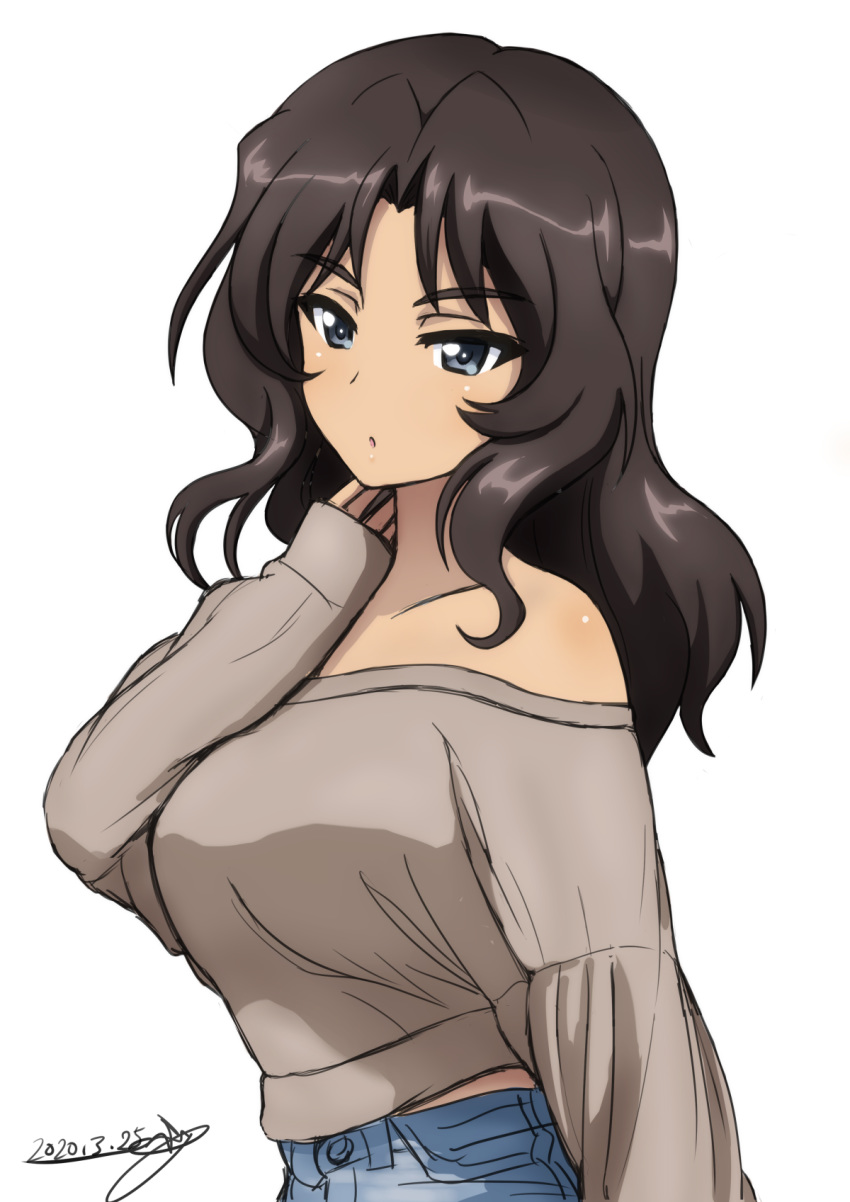 1girl :o artist_name bare_shoulders black_eyes black_hair blue_pants bukkuri casual commentary_request dark_skin dated denim el_(girls_und_panzer) eyebrows_visible_through_hair girls_und_panzer grey_shirt hair_intakes hand_in_hair highres jeans long_hair long_sleeves looking_at_viewer off-shoulder_shirt off_shoulder pants parted_lips partial_commentary shirt signature simple_background solo standing white_background