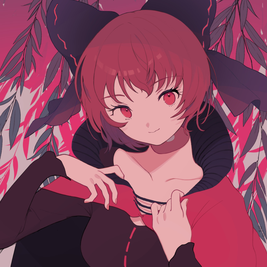 1girl black_shirt bow cape commentary_request disembodied_head grey_background hair_bow hands_up highres long_sleeves looking_at_viewer red_cape red_eyes red_nails redhead sekibanki shirt short_hair solo surumeri_(baneiro) touhou upper_body willow
