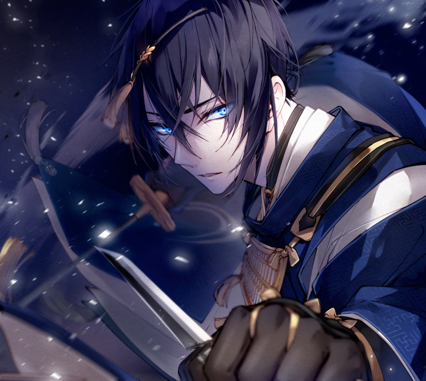 1boy bangs black_gloves black_hair blue_eyes blurry blurry_foreground commentary_request depth_of_field eyebrows_visible_through_hair gloves hair_between_eyes hair_ornament holding holding_sword holding_weapon japanese_clothes kariginu katana long_sleeves looking_at_viewer male_focus mikazuki_munechika mochizuki_shiina parted_lips sayagata solo sword touken_ranbu upper_body v-shaped_eyebrows weapon