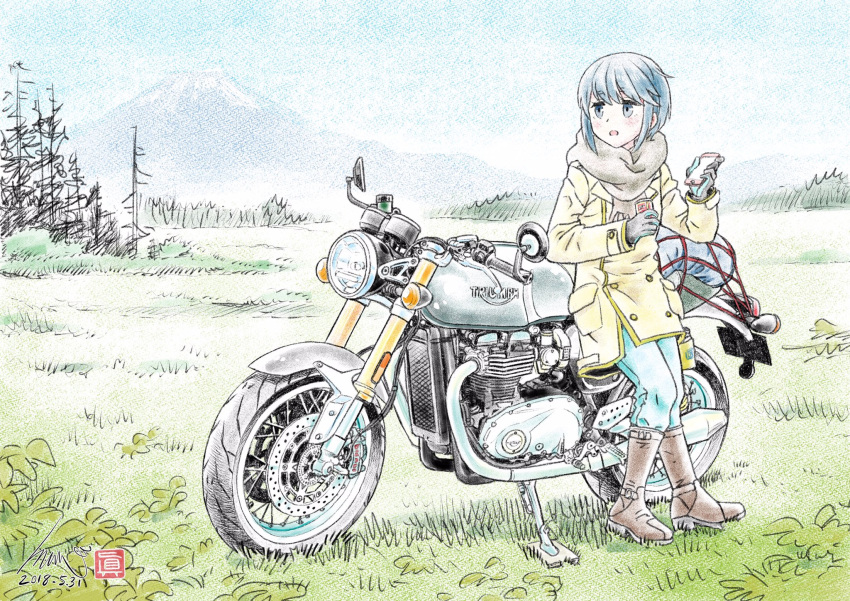 1girl artist_logo artist_name bangs black_footwear black_gloves black_scarf blue_hair blue_pants boots can cellphone collar colored_pencil_(medium) dated day fringe_trim gloves grass grey_eyes ground_vehicle highres holding holding_can holding_phone kubota_shinji long_sleeves looking_to_the_side motor_vehicle motorcycle mount_fuji open_mouth outdoors pants phone scarf shima_rin short_hair signature smartphone smile soda_can solo standing traditional_media tree triumph_(motorcycle) white_collar yurucamp