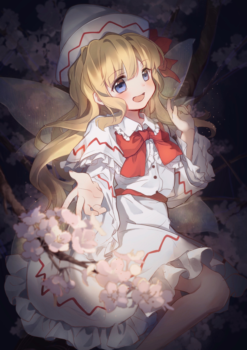 1girl absurdres black_background blonde_hair blue_eyes bow bowtie capelet changpan_ya_zhi_ta dress fairy_wings flower hat highres light_particles lily_white long_hair long_sleeves looking_at_viewer outstretched_arm pink_flower red_neckwear sash smile solo touhou transparent_wings wavy_hair white_capelet white_dress white_headwear wide_sleeves wings