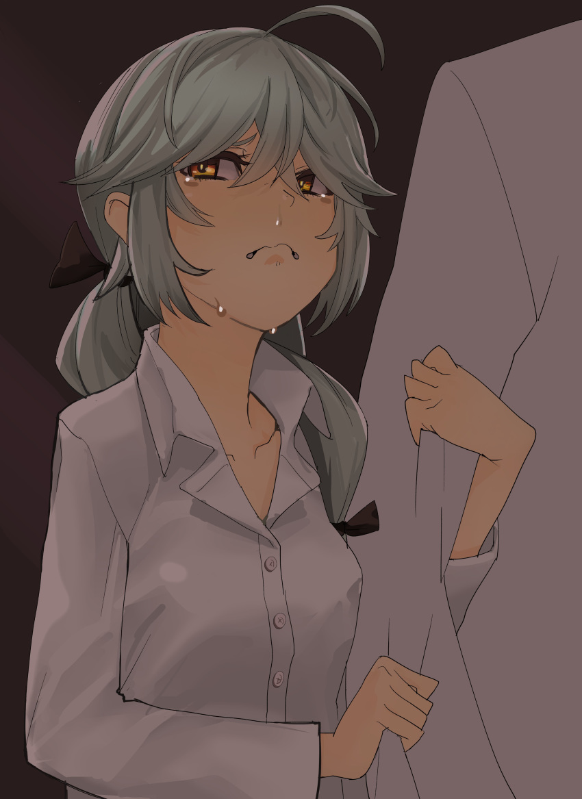 1girl 1other absurdres ahoge aima_imoko0327 arm_hug black_ribbon brown_eyes commentary_request dress_shirt grey_hair hair_ribbon hamanami_(kantai_collection) highres kantai_collection long_hair long_sleeves ribbon shirt sweat sweating_profusely upper_body