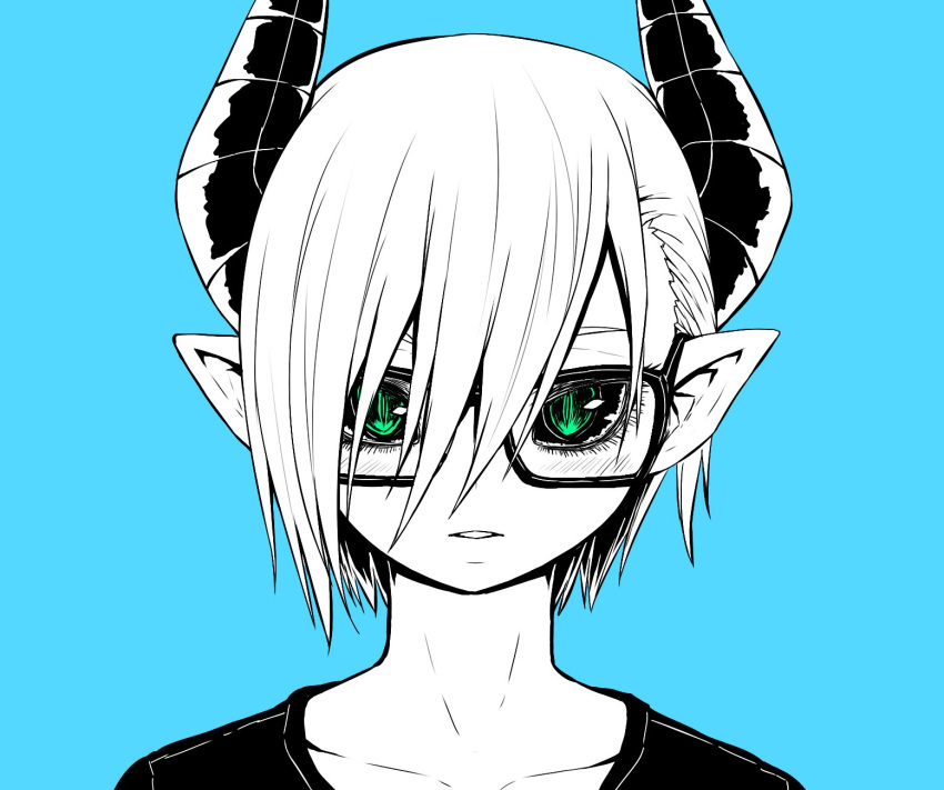 1girl :i black_horns black_sclera black_shirt blue_background demon_girl demon_horns green_eyes highres horns juugoya_(zyugoya) limited_palette musuko_ga_kawaikute_shikatanai_mazoku_no_hahaoya shirt short_hair teresa_(musuko_ga_kawaikute_shikatanai_mazoku_no_hahaoya) white_hair white_skin