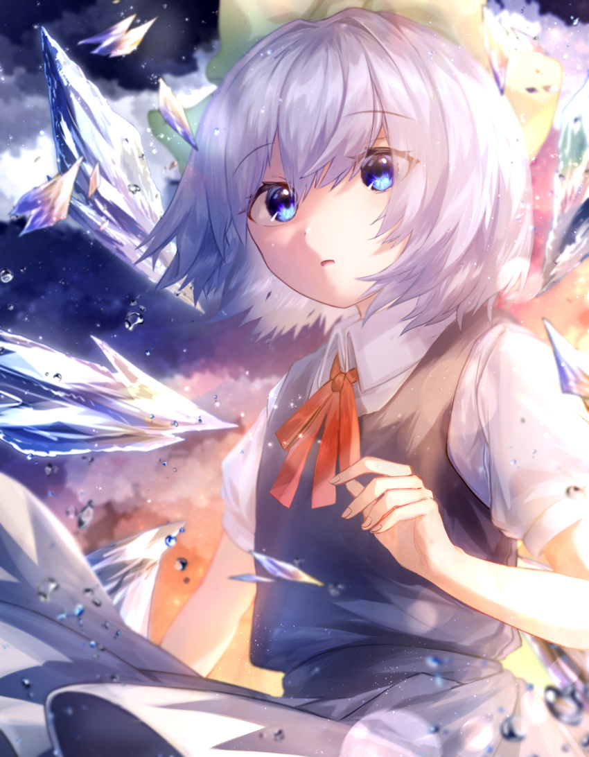 1girl arm_up bangs blue_eyes blue_hair blue_skirt blue_vest blurry bokeh cirno clouds depth_of_field gradient_sky hair_between_eyes hair_ribbon highres ice looking_at_viewer mozuno_(mozya_7) outdoors parted_lips puffy_short_sleeves puffy_sleeves red_neckwear red_ribbon ribbon shirt short_hair short_sleeves skirt skirt_set sky solo standing star_(sky) starry_sky touhou twilight upper_body vest water_drop white_shirt wind wind_lift wings