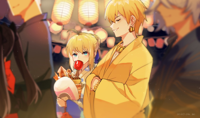 1girl 3boys ahoge artoria_pendragon_(all) bangs beige_kimono blonde_hair blue_eyes blue_kimono candy_apple earrings eyebrows_visible_through_hair fate/stay_night fate_(series) food gilgamesh grin highres holding in_mouth japanese_clothes jewelry kimono long_sleeves meow_(cindy738) multiple_boys outdoors saber smile wide_sleeves yellow_kimono